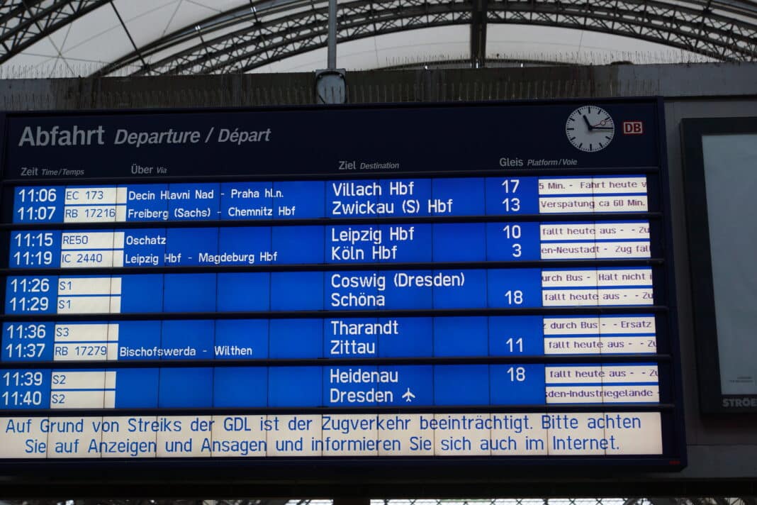 Bahnstreik der GDL sorgt für zahlreiche Zugausfälle. Foto: © DIGI Dresden / Adobe Stock
