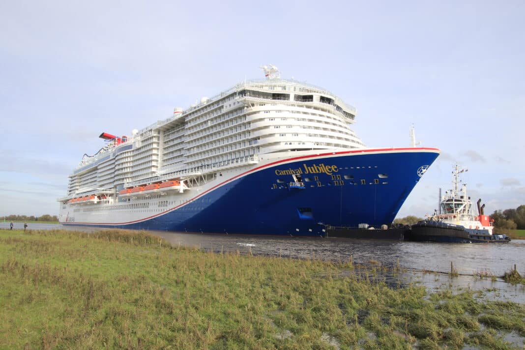 Carnival Jubilee auf der Ems. Foto: Christoph Assies