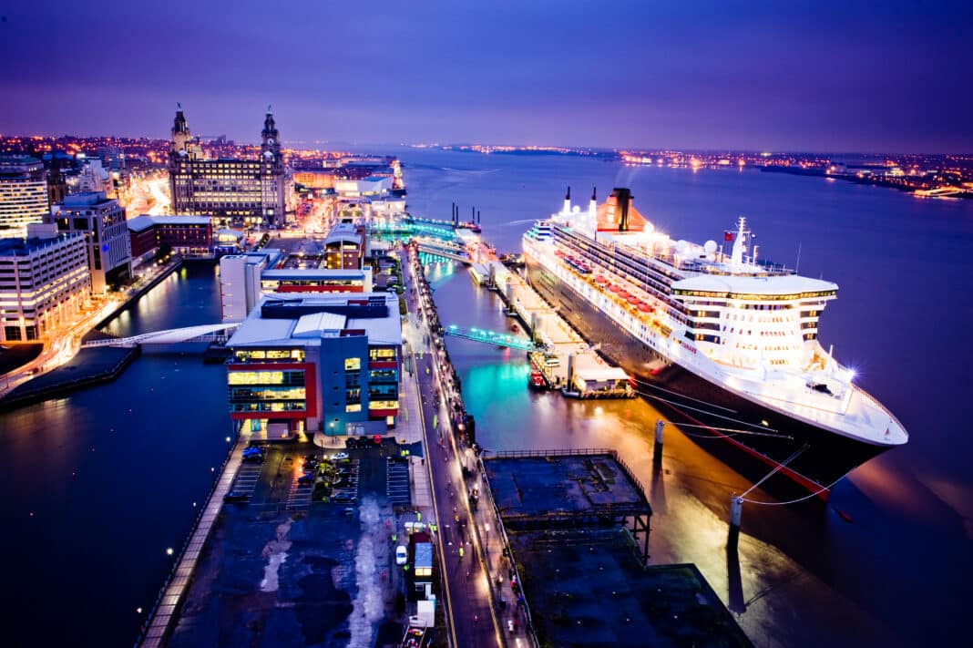 Die Queen Mary 2 von Cunard in Liverpool. Hier wird am 3. Juni die Queen Anne festmachen. Foto: © Cunard