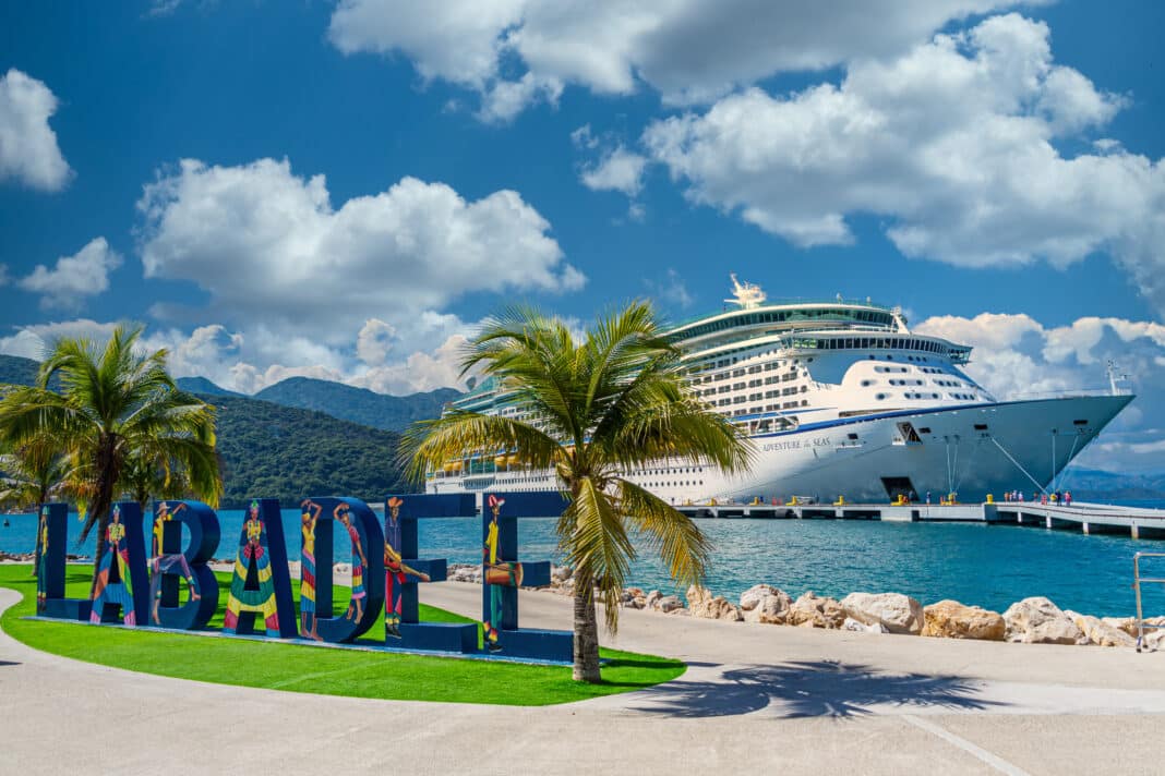 Labadee ist ein Hafen an der Nordküste von Haiti. Es handelt sich um ein privates Resort, das an Royal Caribbean verpachtet ist. Foto: © Adobe Stock / dbvirago
