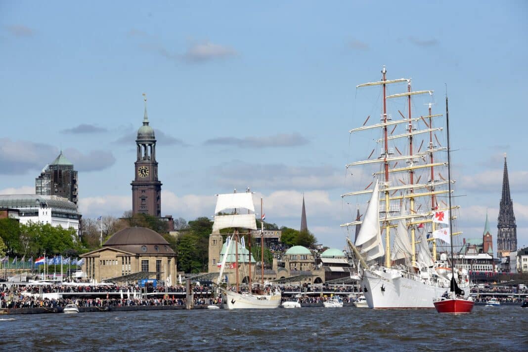 Der Hamburger Hafengeburtstag zeigt auch in diesem Jahr wieder Schiffsvielfalt. Foto: Nicolas Maack/ Hamburg Messe und Congress GmbH