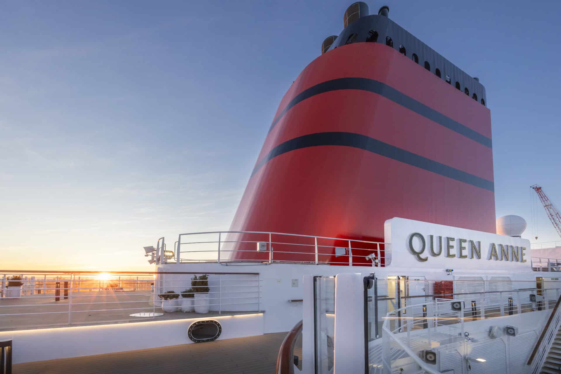 Das vierte Schiff mit dem markanten roten Schornstein, die Queen Anne, ist nun Teil der Cunard-Flotte. Foto: Cunard Line