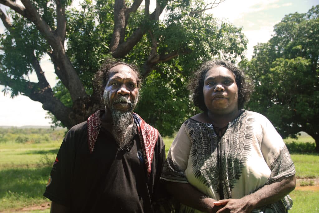 Taufpaten der Seabourn Pursuit werden der Senior Traditional Owner Desmond Williams und die Senior Traditional Owner Maria Fredericks. Sie repräsentieren die beiden Familien, die als Aborigines die Landrechte an der Insel Ngula Jar besitzen, auf der die Taufe stattfinden wird. Foto: Seabourn