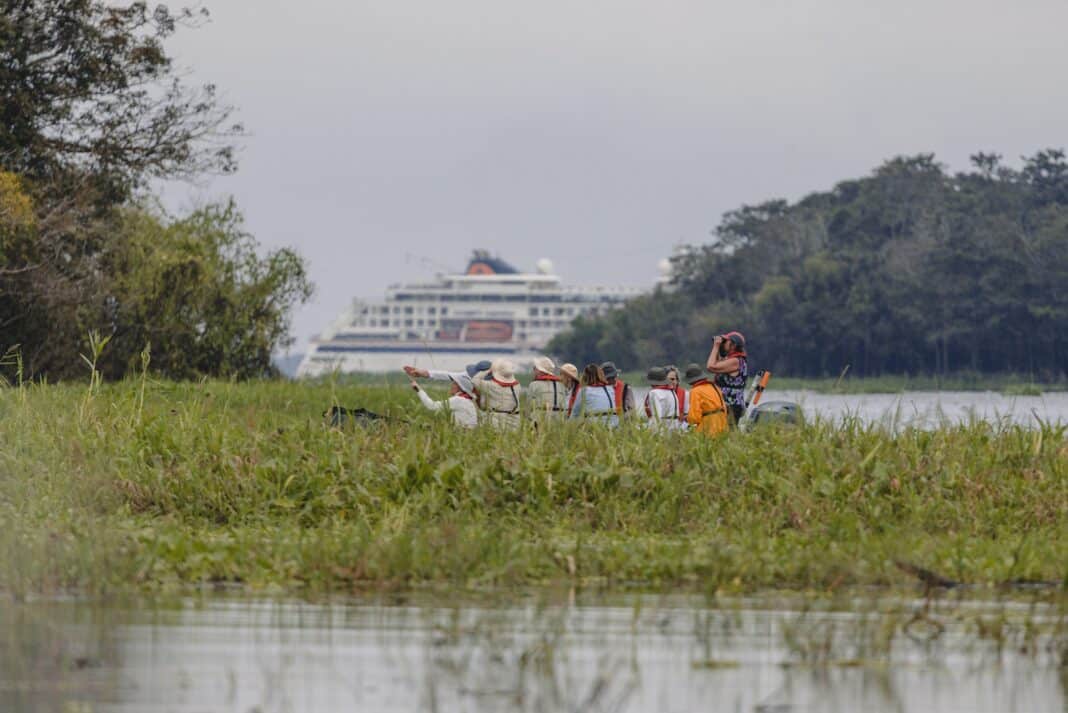 Erstmals befuhr die Hanseatic Inspiration den Amazonas bis hoch nach Iquitos/Peru, Foto: © Hapag-Lloyd Cruises