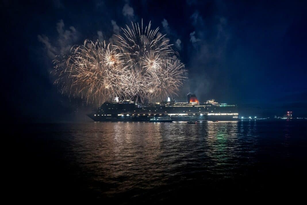 Queen Anne, läuft am 3. Mai 2024, zum ersten Mal aus ihrem Heimathafen Southampton aus. Die Queen Anne ist das vierte Schiff, das der Cunard-Flotte beitritt, und das 249. unter Cunard-Flagge. Foto: © Cunard