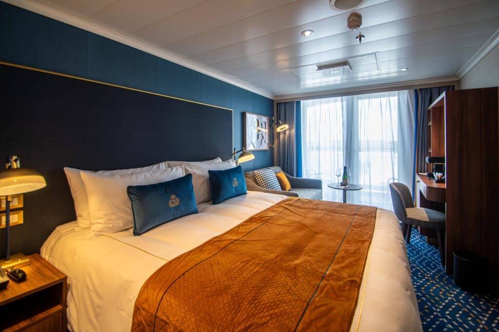 Britannia Kabine mit Balkon, Queen Anne, Cunard; Foto: © Tobias Lange-Rüb / CRUCERO  