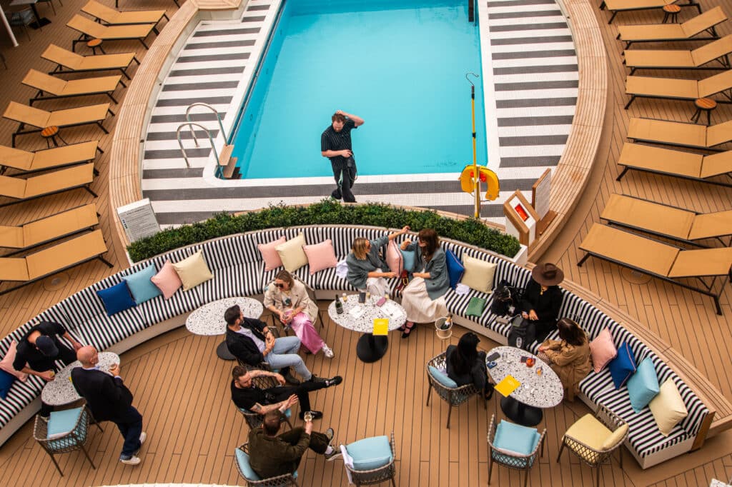 Panorama Pool Club, Queen Anne, Cunard; Foto: © Tobias Lange-Rüb / CRUCERO 