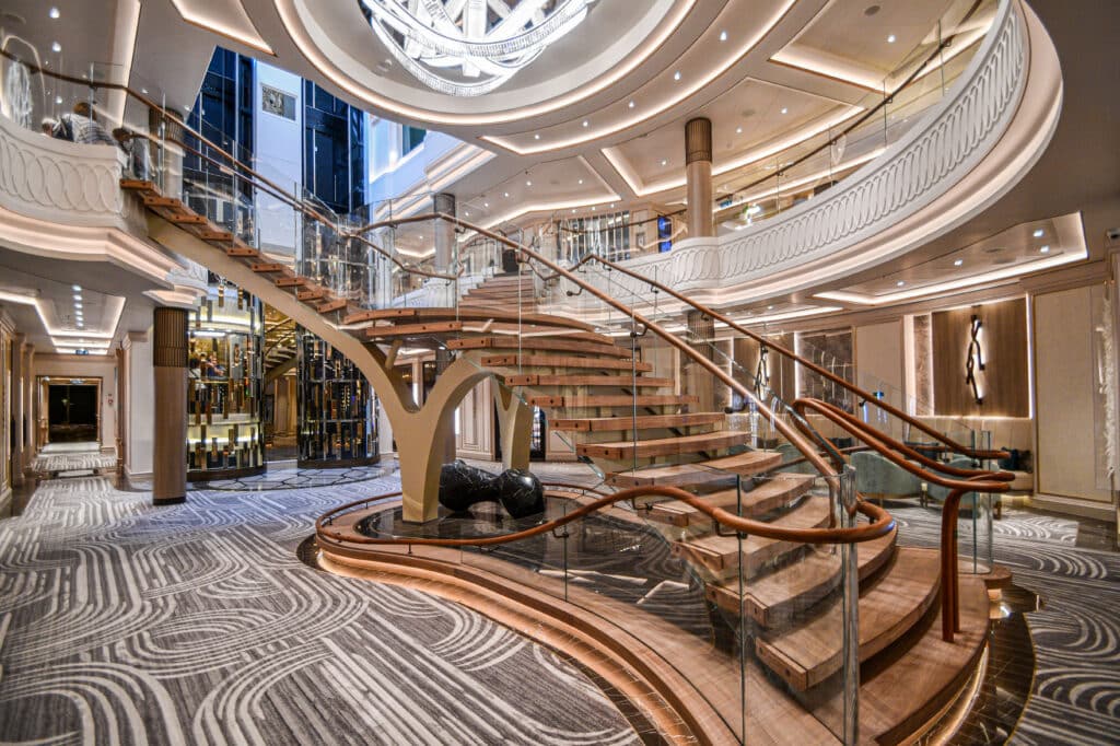 Atrium, Regent Seven Seas Grandeur; Foto: © Tobias Lange-Rüb / CRUCERO 