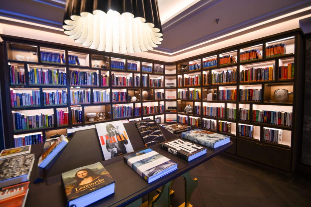 Bibliothek, Regent Seven Seas Grandeur; Foto: © Tobias Lange-Rüb / CRUCERO 