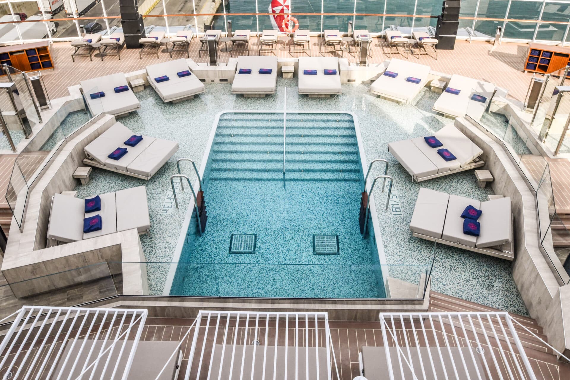 Atoll Pool & Bar, Foto: © Tobias Lange-Rüb / Crucero