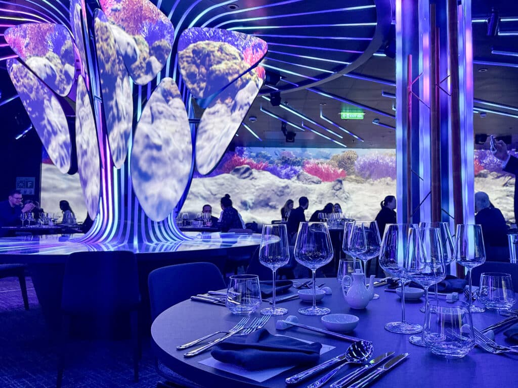 Dinner Show FUGU by Tim Raue, Foto: © Christoph Assies