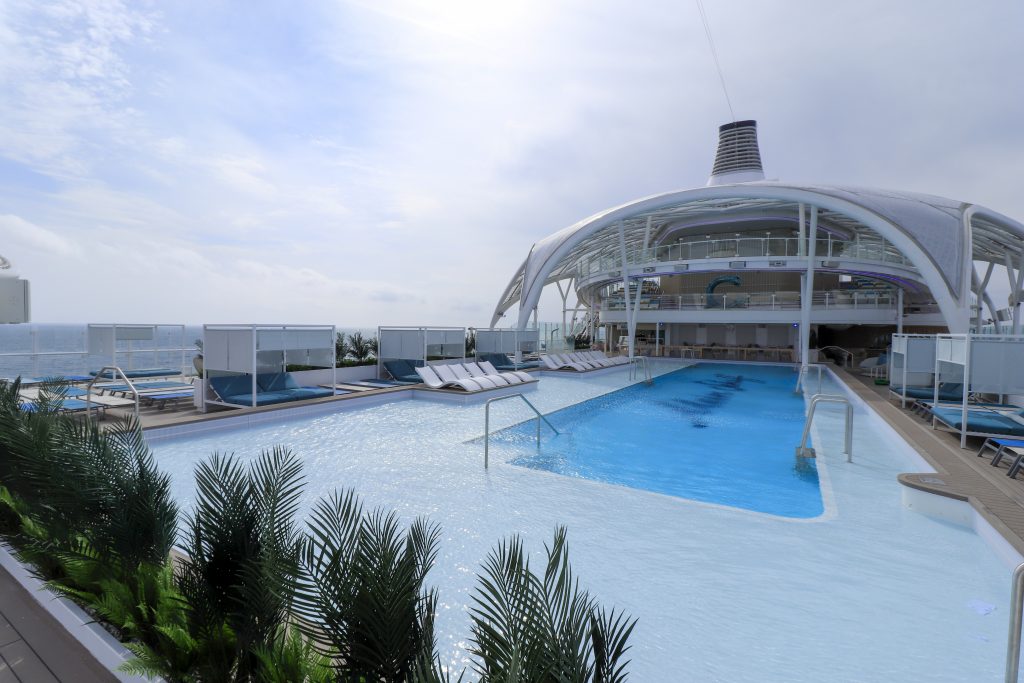 Pooldeck mit Marcoon Dach, Foto: © Christoph Assies