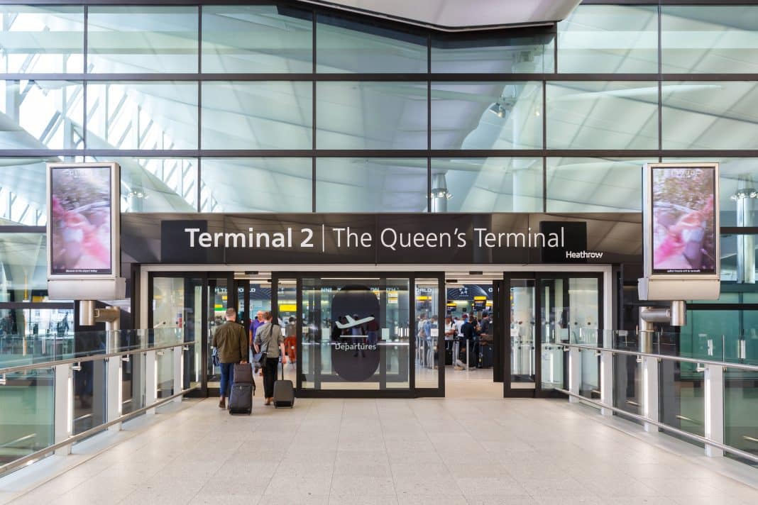 London Heathrow Airport Terminal 2. Foto: © Markus Mainka / Adobe Stock