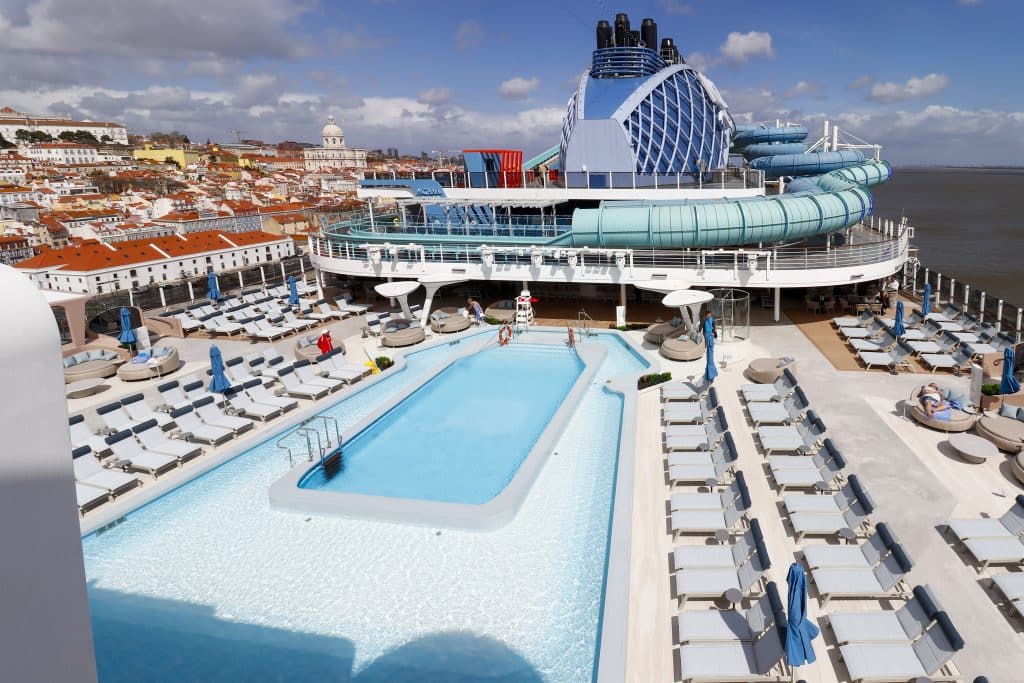 Blick auf Main Pool Deck, Foto: © Christoph Assies