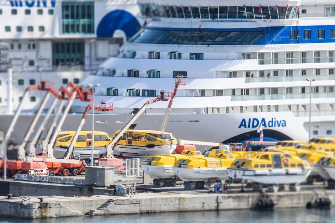 AIDAdiva am 11. März 2025 in der Chantier Naval Werft in Marseille. Foto: © Tobias Lange-Rüb / Crucero