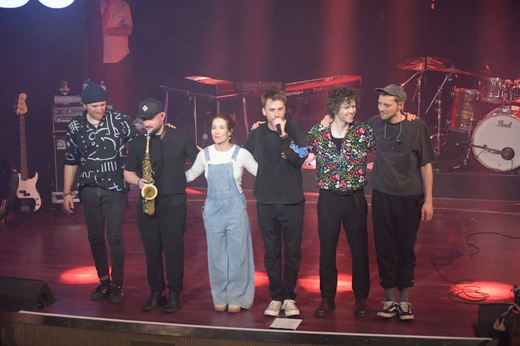 Clueso und Band an Bord der AIDAdiva. Foto: Tobias Lange-Rüb / CRUCERO