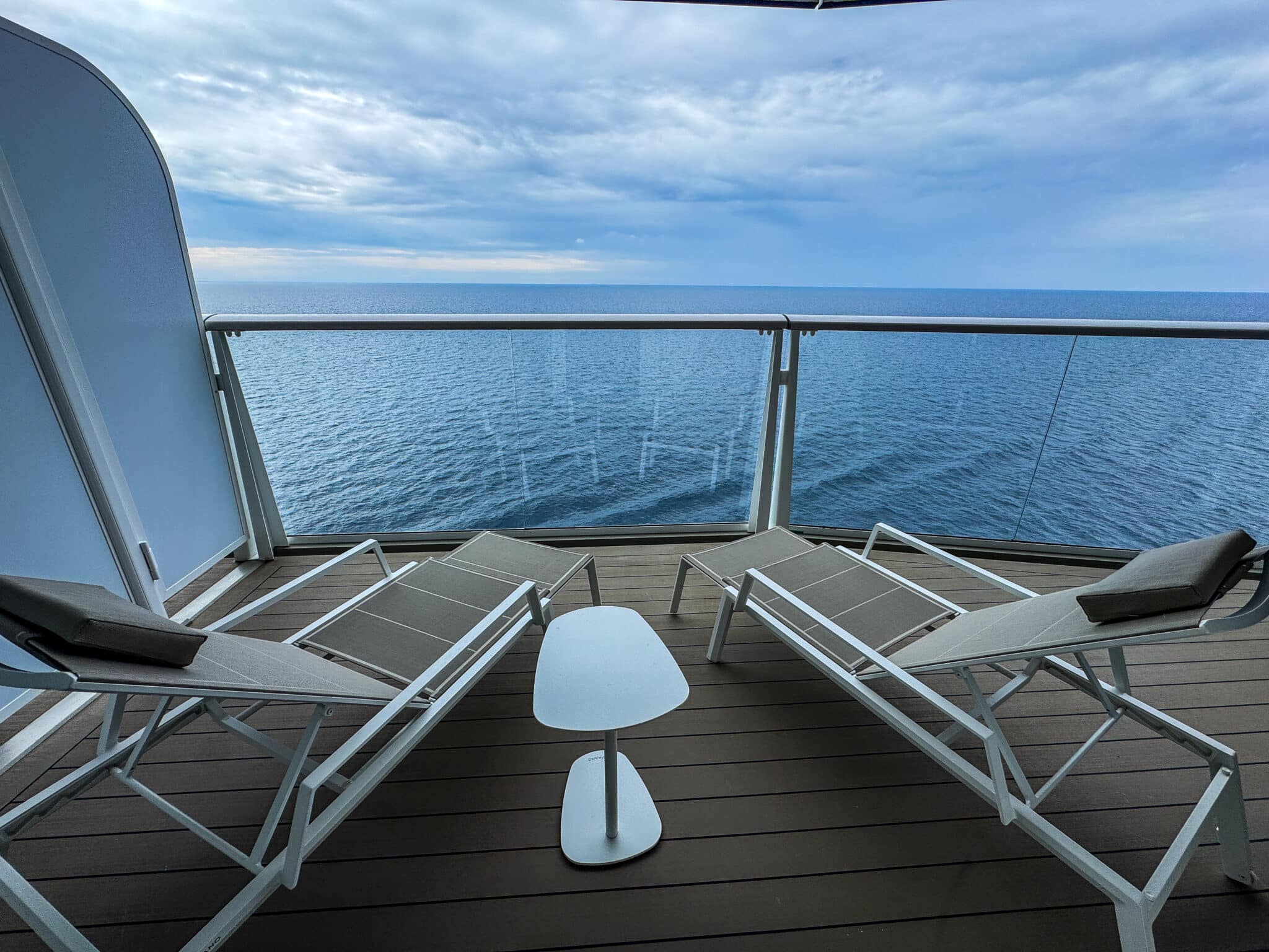 Viel-Raum-und-Meerblick-Die-Kabinen-der-Mein-Schiff-Relax