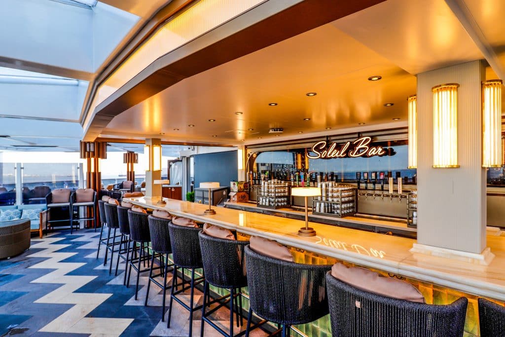 Soleil Bar Indulge Food Hall Außenbereich, Foto: © Christoph Assies