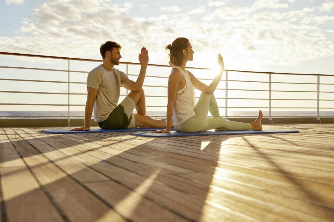 MS EUROPA 2 Yoga an Deck, Foto: © Hapag-Lloyd Cruises