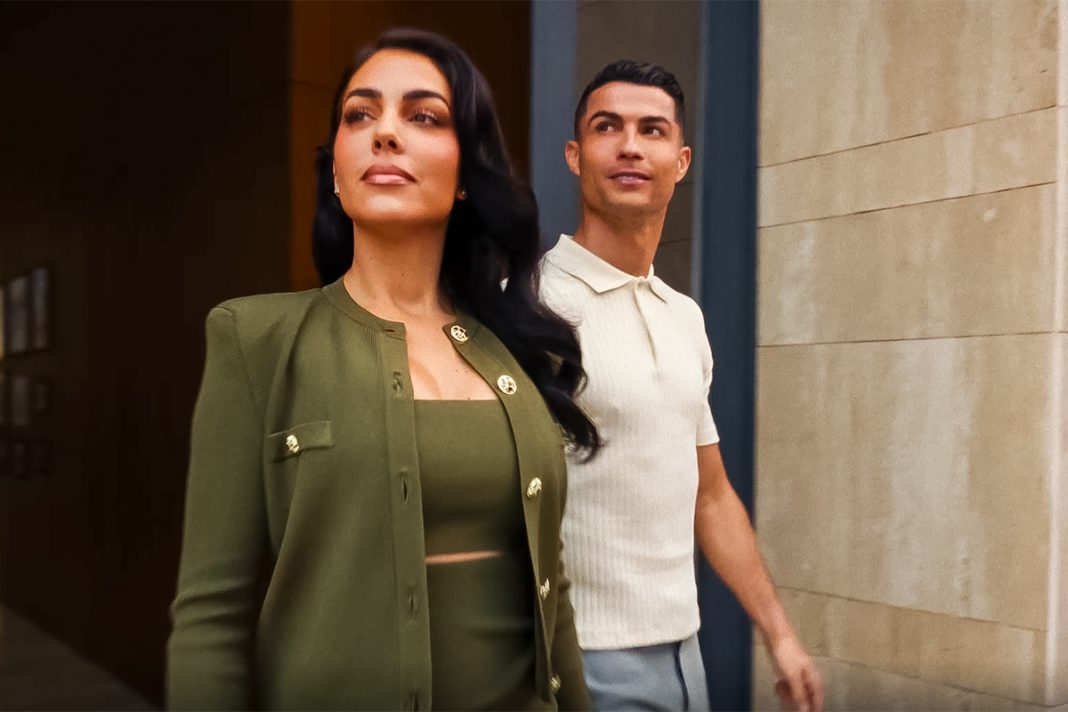 Cristiano Ronaldo und Georgina Rodríguez treten erstmals gemeinsam als Werbepartner für AROYA Cruises auf. Foto: © AROYA Cruises