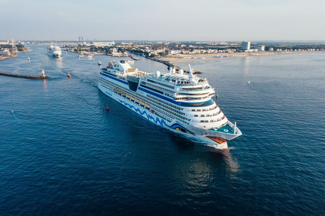 AIDA eröffnet die Kreuzfahrtsaison in Warnemünde. Foto: Felix Gaensicke