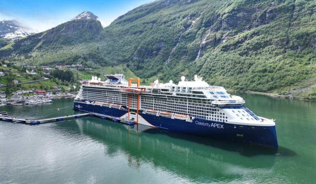 Die Celebrity Apex in Geiranger in Norwegen. Foto: Celebrity Cruises
