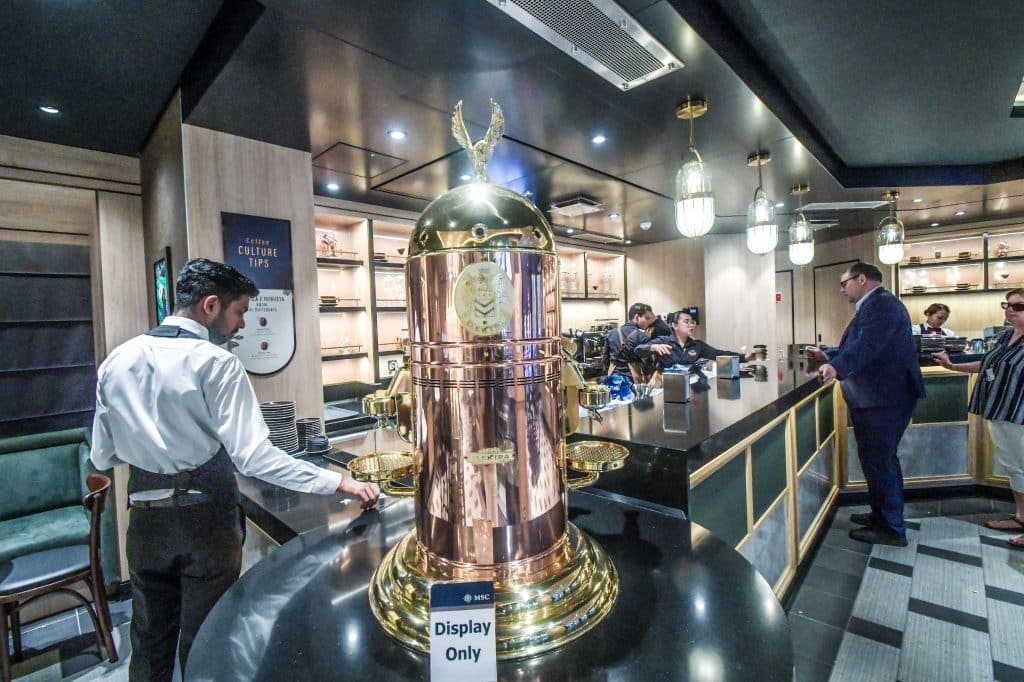 Kaffees auf französischer, italienischer, türkischer und marokkanischer Art, serviert mit passenden internationalen Süßspeisen. Foto: ©  Tobias Lange-Rüb / CRUCERO