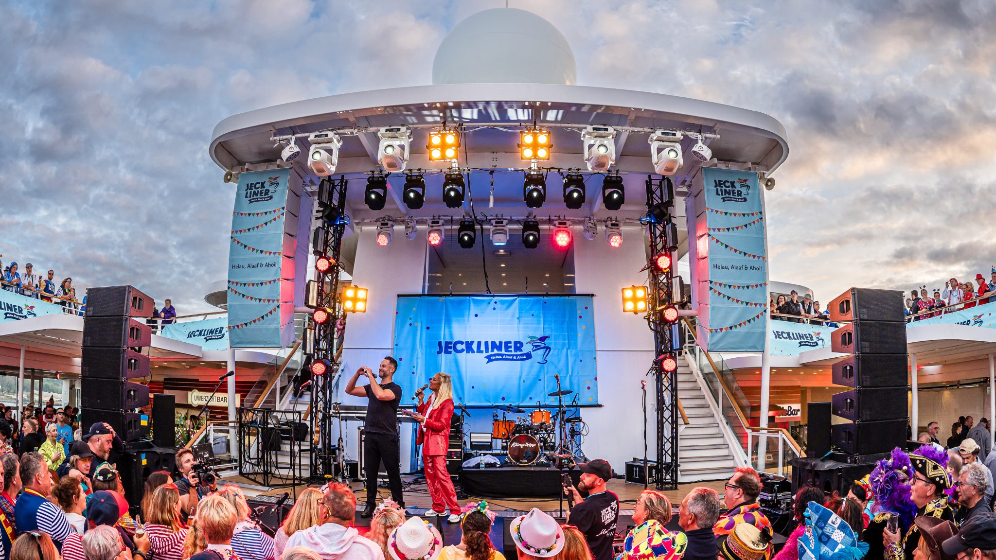 Jeckliner-Mit-der-Narrenkappe-auf-die-Mein-Schiff-7