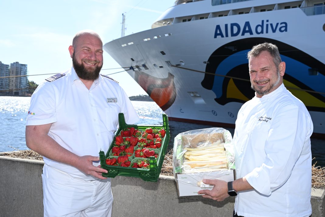 Spargel und Erdbeeren bei AIDA, Foto: © AIDA Cruises