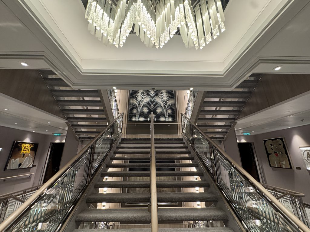 Treppenaufgang an Bord der Allura, Foto: © Christoph Assies