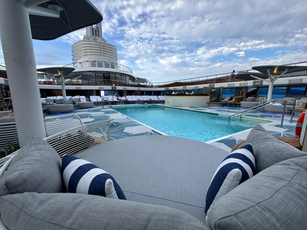 Day-Bed auf dem Pool-Deck, Foto: © Christoph Assies