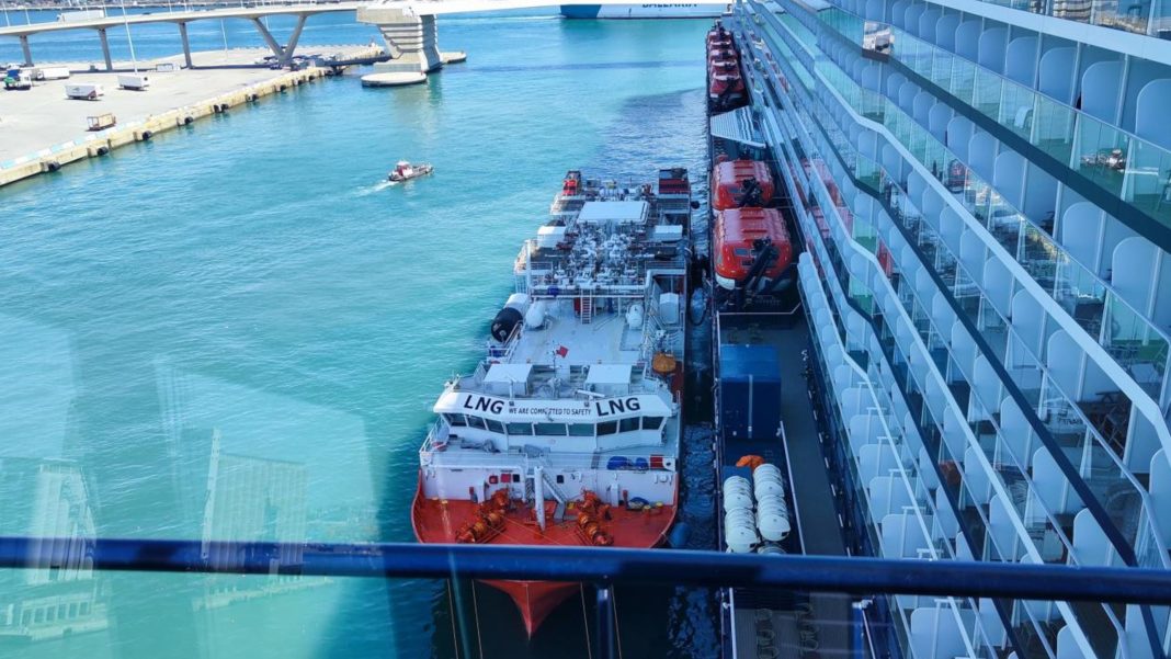 Bio-LNG Betankung der Mein Schiff Relax, Foto: © TUI Cruises