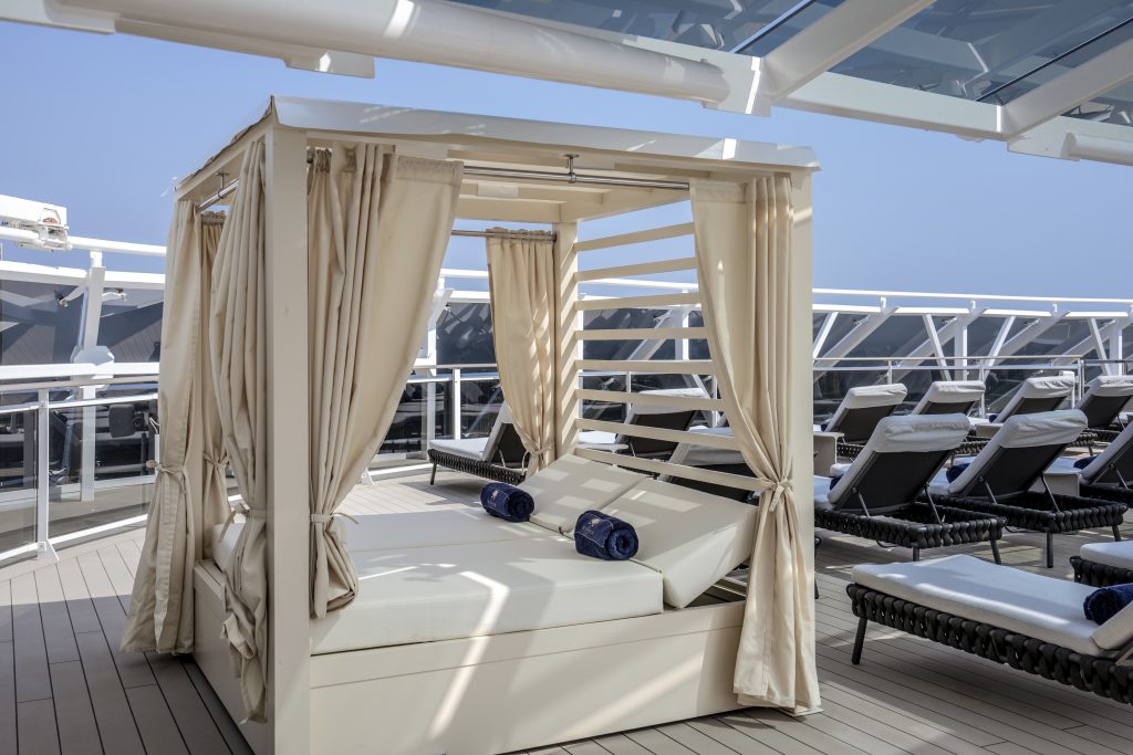 MSC World Europa, MSC Yacht Club Sundeck & Pool, Foto: © MSC Cruises