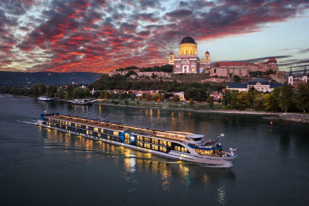 Die VIVA ENJOY auf der Donau vor Esztergom. Foto: VIVA Cruises
