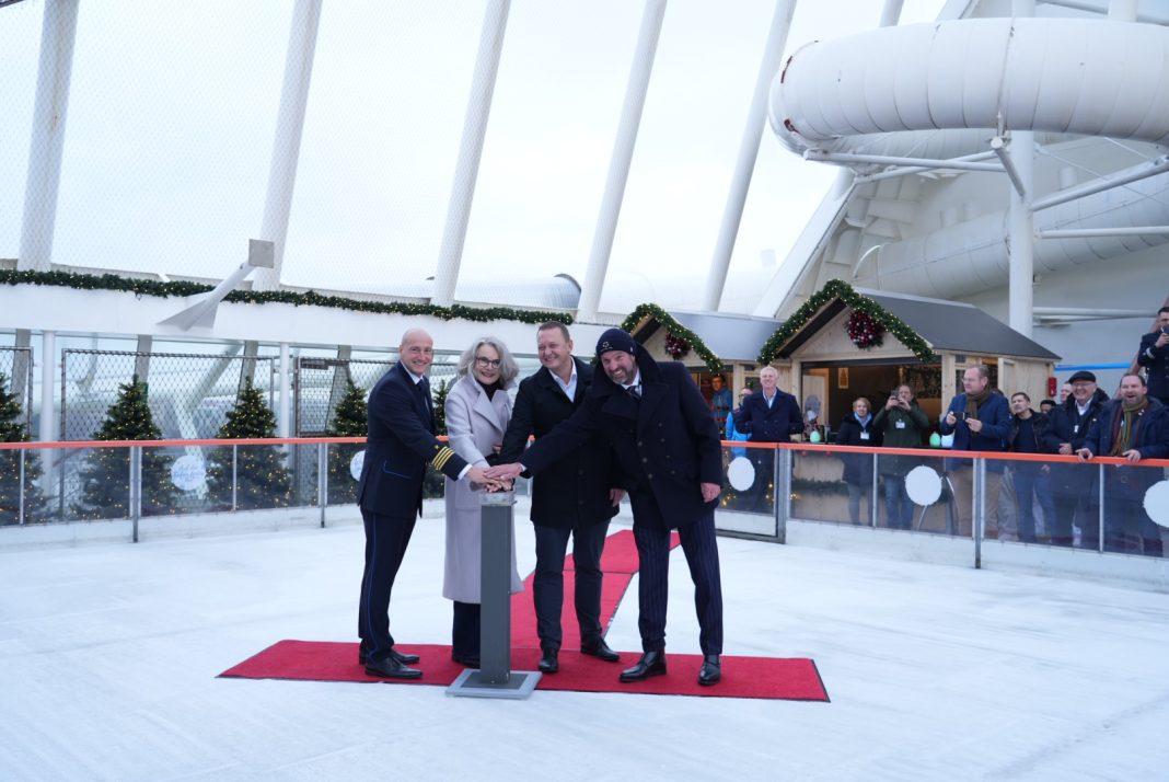 AIDA Winter-Premiere in Kiel: (v.l.) Kapitän David Rienecker, Susanne Henckel, Staatssekretärin für Verkehr und Arbeit des Landes Schleswig-Holstein, AIDA Präsident Felix Eichhorn und Dr. Dirk Claus, Geschäftsführer des Port of Kiel. Foto: © Malte Stoppok für AIDA Cruises