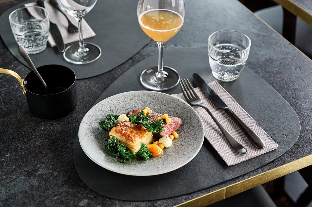 Samische Spezialität - Rentier; Foto: Øivind Haug / Hurtigruten