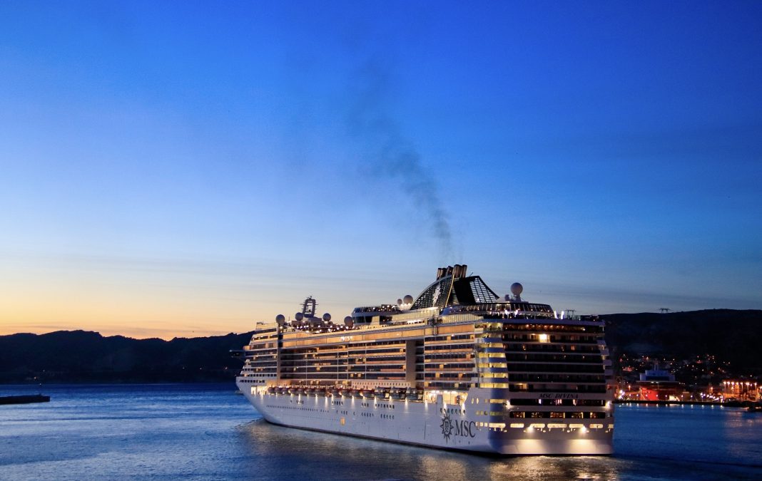 MSC Divina verlässt den Hafen von Marseille. Foto: Christoph Assies