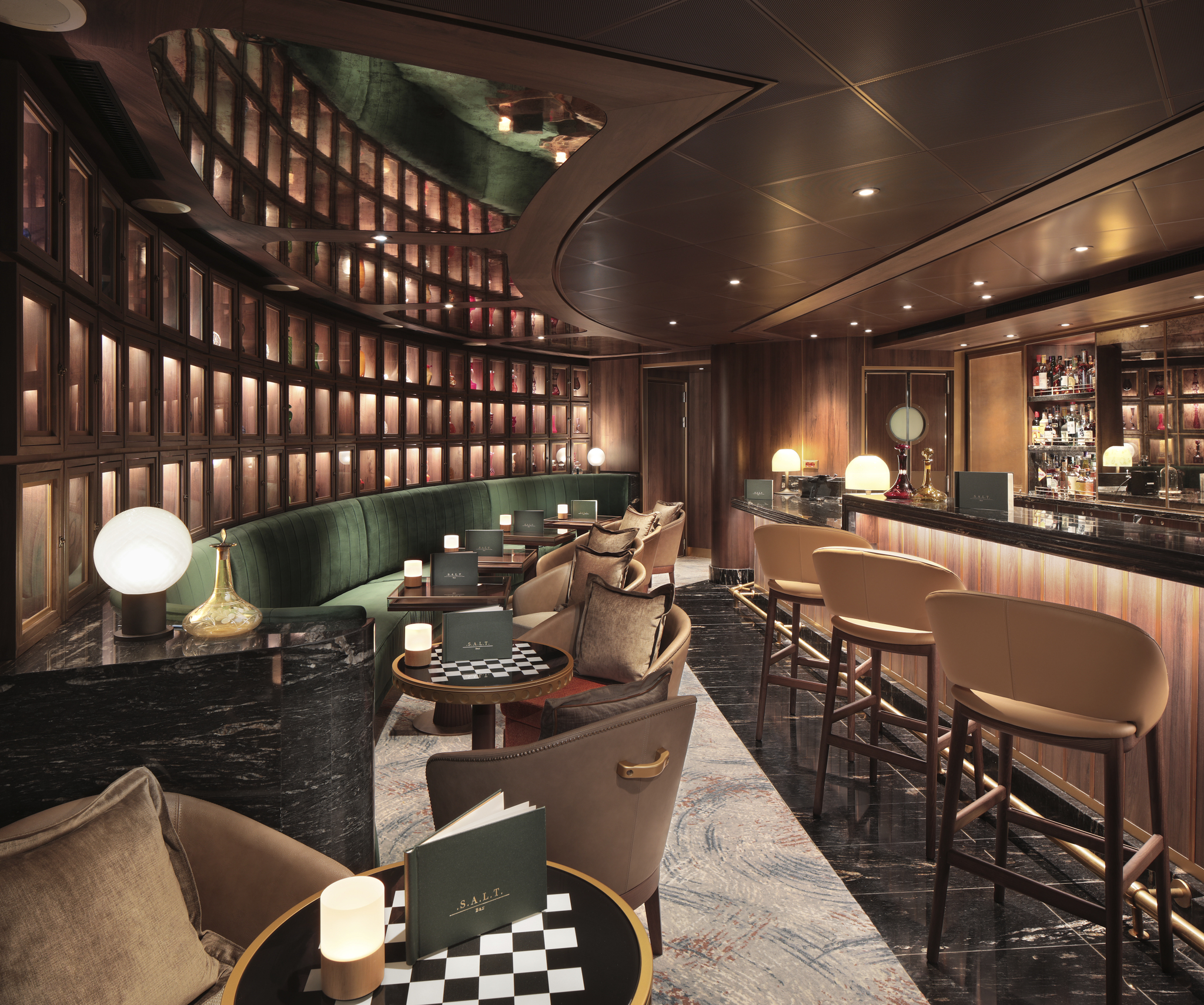 Silver-Muse-nach-Renovierung-wieder-in-Fahrt