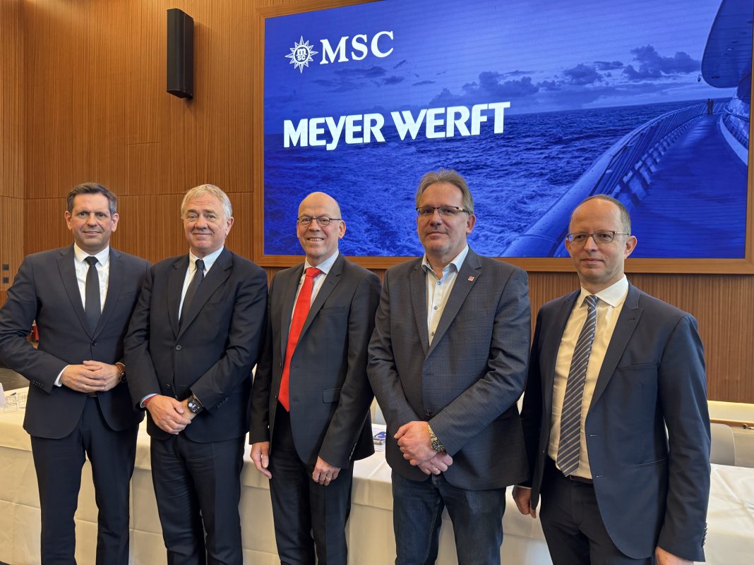 Pierfrancesco Vago, Aufsichtsratsvorsitzender von MSC Cruises (2. v.l.) wurde in Papenburg Vertretern der Meyer Werft um CEO Bernd Eikens (3. v.l.) und sowie von Bund und Land Niedersachsen empfangen. Foto: Christoph Assies
