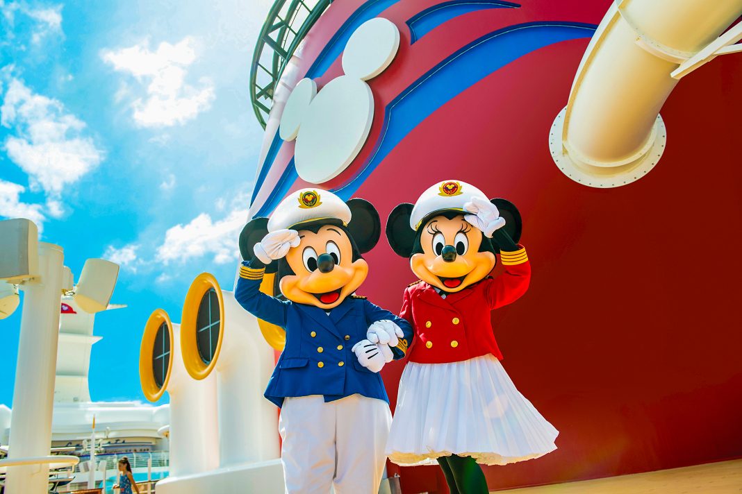 Mit Micky und Minnie entsteht jene unverwechselbare Disney Welt, die viele seit Jahren kennen. Foto: © 2026 Disney. Alle Rechte vorbehalten. Schiffsregister: The Bahamas.