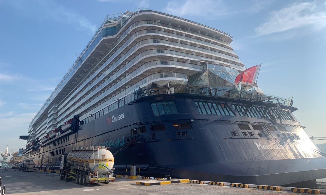 Mein Schiff 4 in Abu Dhabi. Foto: Adobe Stock / mikhailberkut
