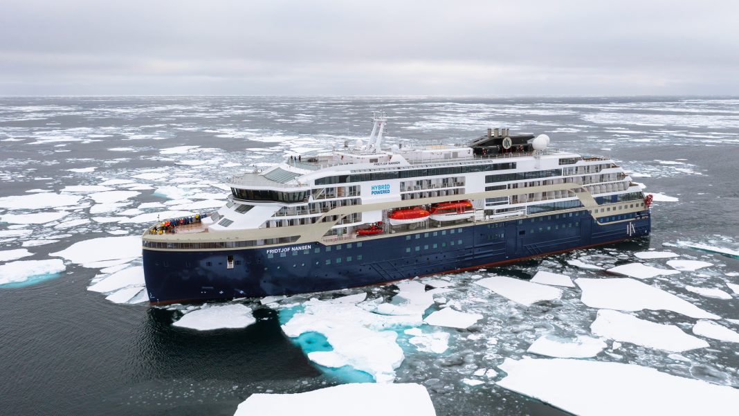 MS Fridtjof Nansen, Foto: © HX Expeditions / Espen Mills
