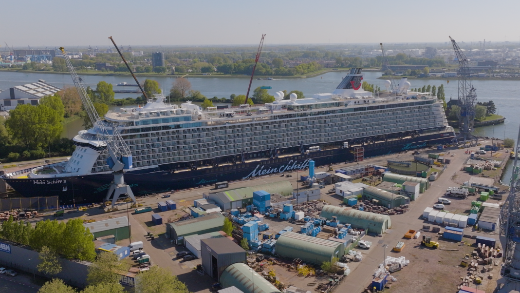 Mein Schiff 3 in der Werft in Rotterdam. Foto: TUI Cruises