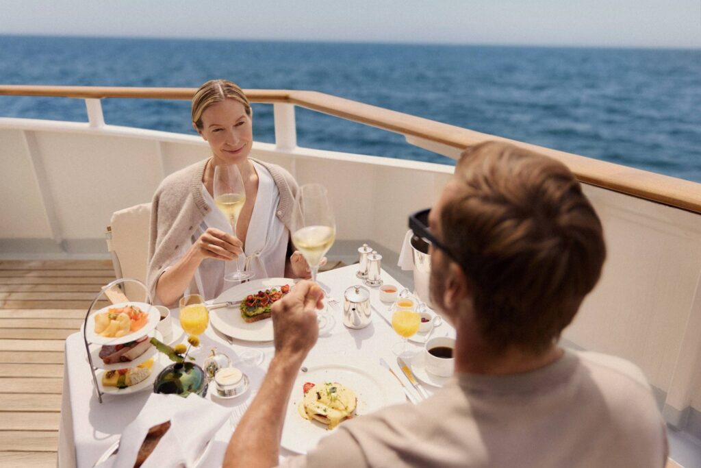 Einen besonderen Schwerpunkt bilden zudem ausgewählte Reisen der EUROPA. Foto: HL Cruises
