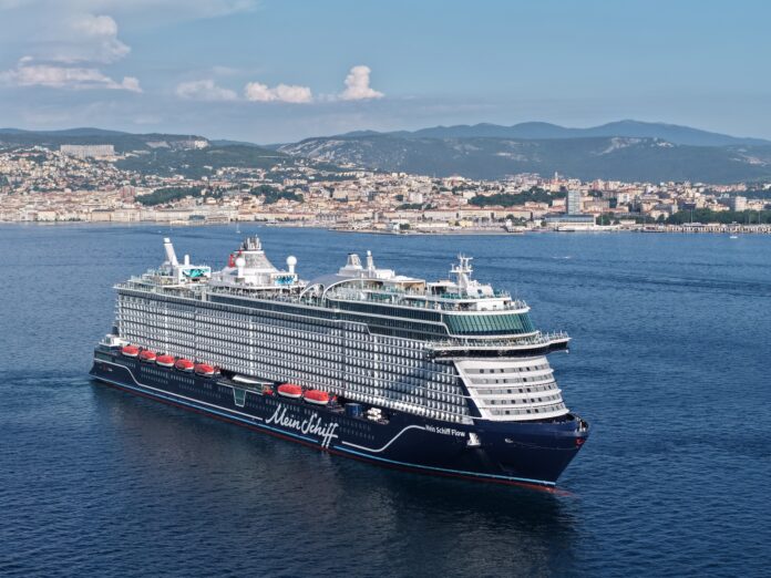 Die Mein Schiff Flow vor Triest