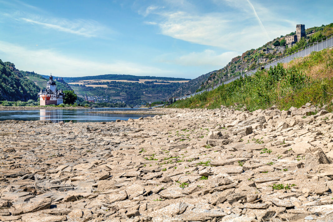 Rhein Niedrigwasser bei Kaub, Foto: © Adobe Stock / Comofoto