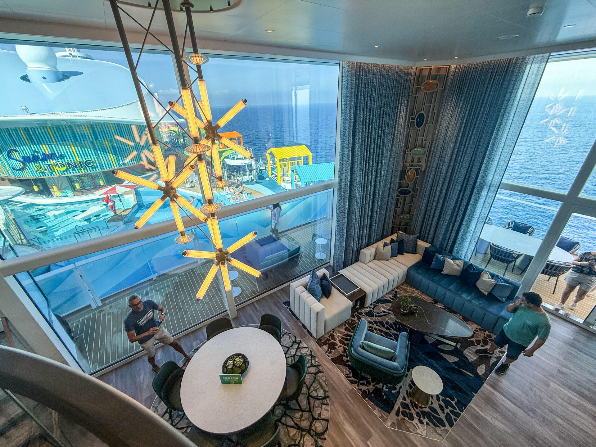 Wohnzimmer der Royal Loft Suite auf der Legend of the Seas