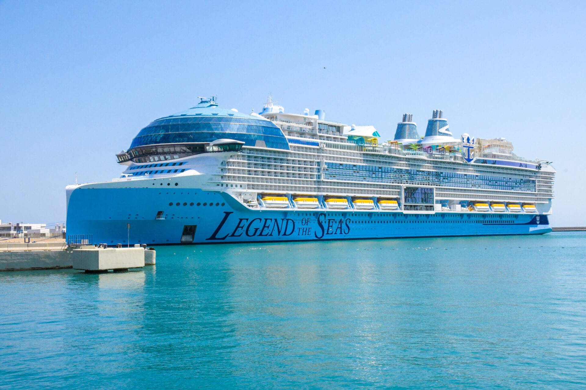 Die Legend of the Seas im Kreuzfahrthafen von Malaga