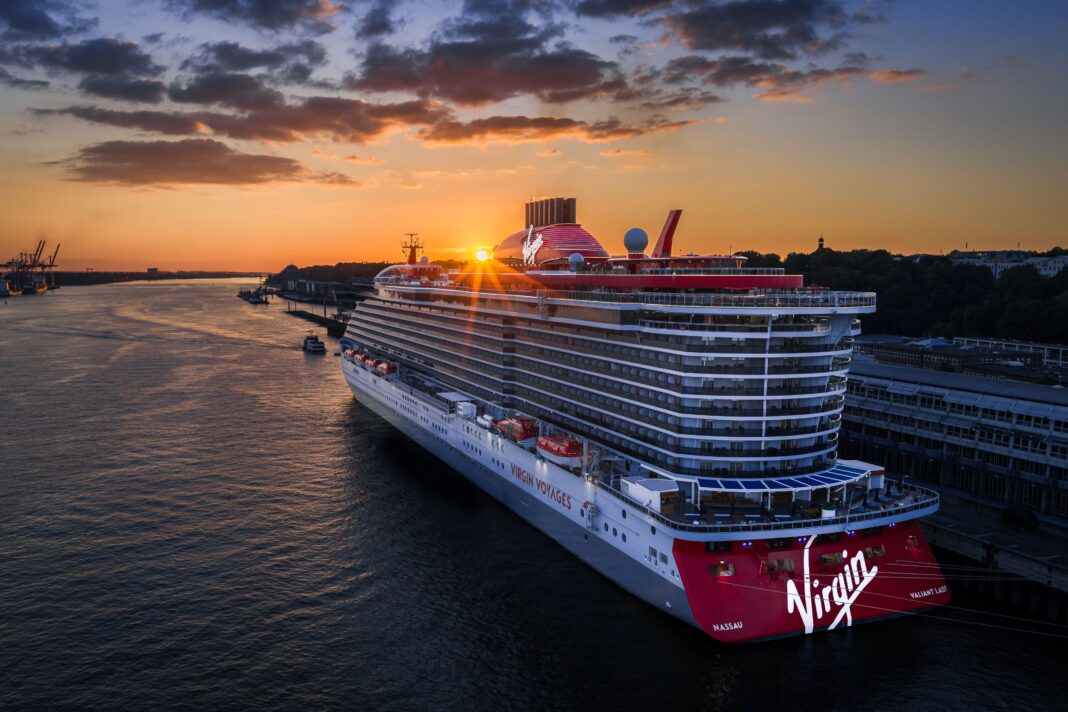 Die Valiant Lady ist das erste Schiff von Virgin Voyages in Hamburg. Der Erstanlauf gehört zu neun Schiffspremieren in der Kreuzfahrtsaison 2026. Foto: CGH