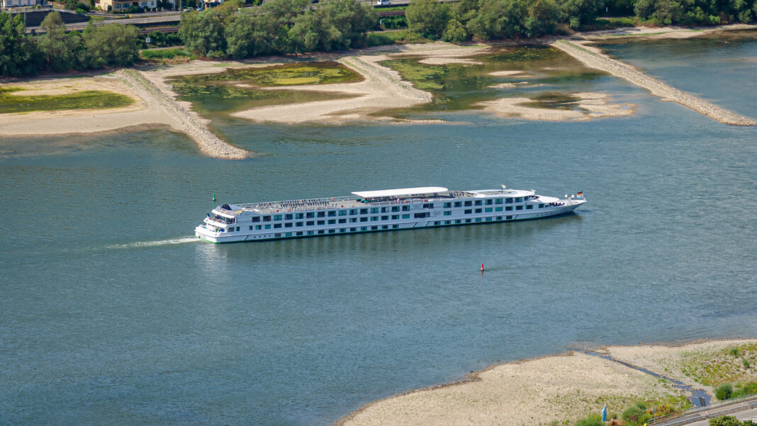 Flusskreuzfahrt trotz Niedrigwasser: Wann Passagiere Geld zurückbekommen. Foto: © Adobe Stock / Riebevonsehl